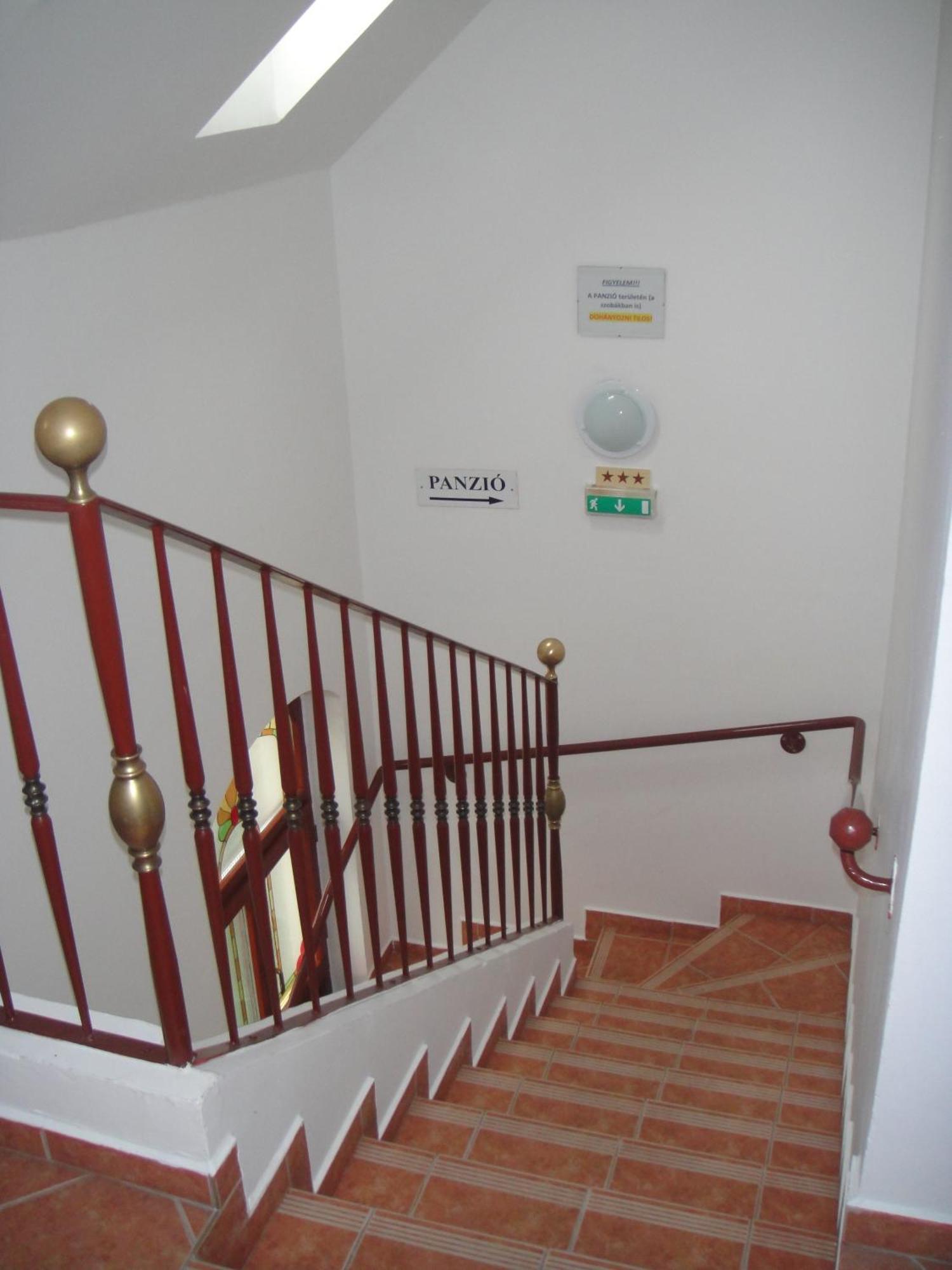 Bed and breakfast Varju Fogado Tapolca Extérieur photo