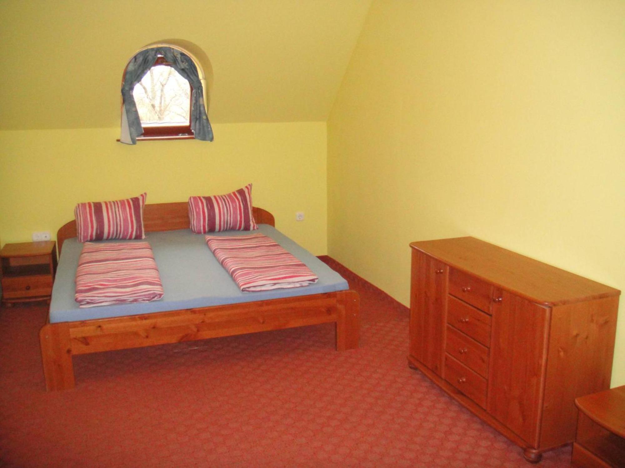 Bed and breakfast Varju Fogado Tapolca Extérieur photo